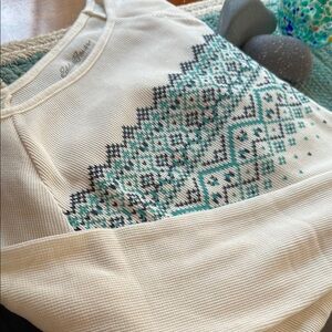 Eddie Bauer Women's Cream and Teal Patterned Waffle Knit Shirt - Small